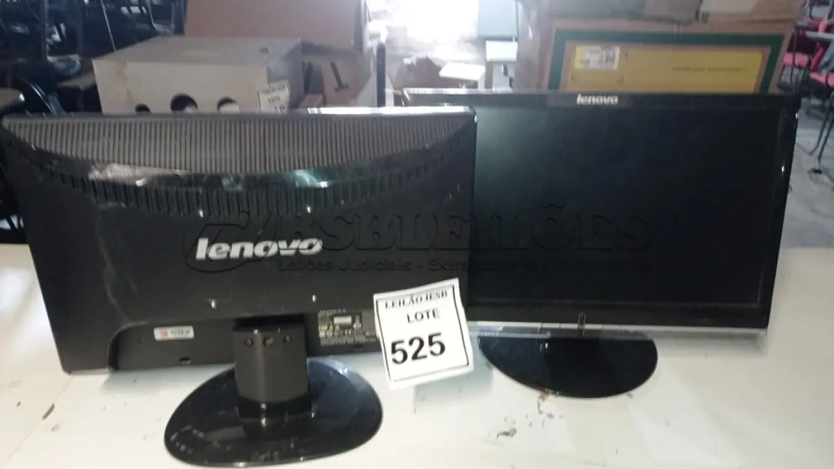 LOTE 525 - 02 MONITORES LENOVO. (NO ESTADO) ATENÇÃO! FAZER A VISITAÇÃO ANTES DE ARREMATAR, NÃO SABEMOS SE FUNCIONA, LEILÃO NÃO TEM GARANTIA E NEM DEVOLUÇÃO, SUJEITO A POSSÍVEIS AVARIAS VISÍVEIS/OCULTAS E/OU AUSÊNCIA DE COMPONENTES.