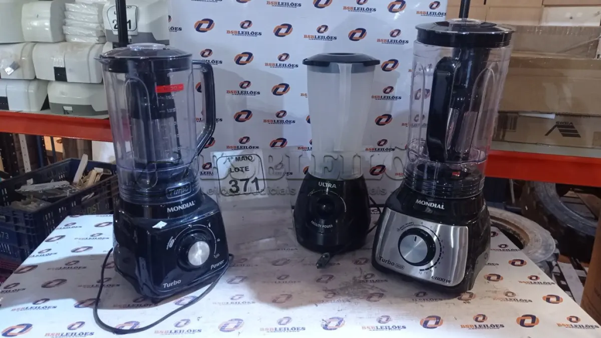 LOTE 371 - 03 LIQUIDIFICADORES 220V MARCA MONDIAL. (NO ESTADO) ATENÇÃO! FAZER A VISITAÇÃO ANTES DE ARREMATAR, NÃO SABEMOS SE FUNCIONA, LEILÃO NÃO TEM GARANTIA E NEM DEVOLUÇÃO, SUJEITO A POSSÍVEIS AVARIAS VISÍVEIS/OCULTAS E/OU AUSÊNCIA DE COMPONENTES.