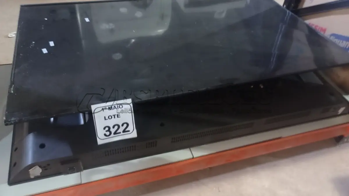 LOTE 322 - 03 TVS LCD DE MARCAS E TAMANHOS DIVERSOS. (NO ESTADO) ATENÇÃO! FAZER A VISITAÇÃO ANTES DE ARREMATAR, NÃO SABEMOS SE FUNCIONA, LEILÃO NÃO TEM GARANTIA E NEM DEVOLUÇÃO, SUJEITO A POSSÍVEIS AVARIAS VISÍVEIS/OCULTAS E/OU AUSÊNCIA DE COMPONENTES.