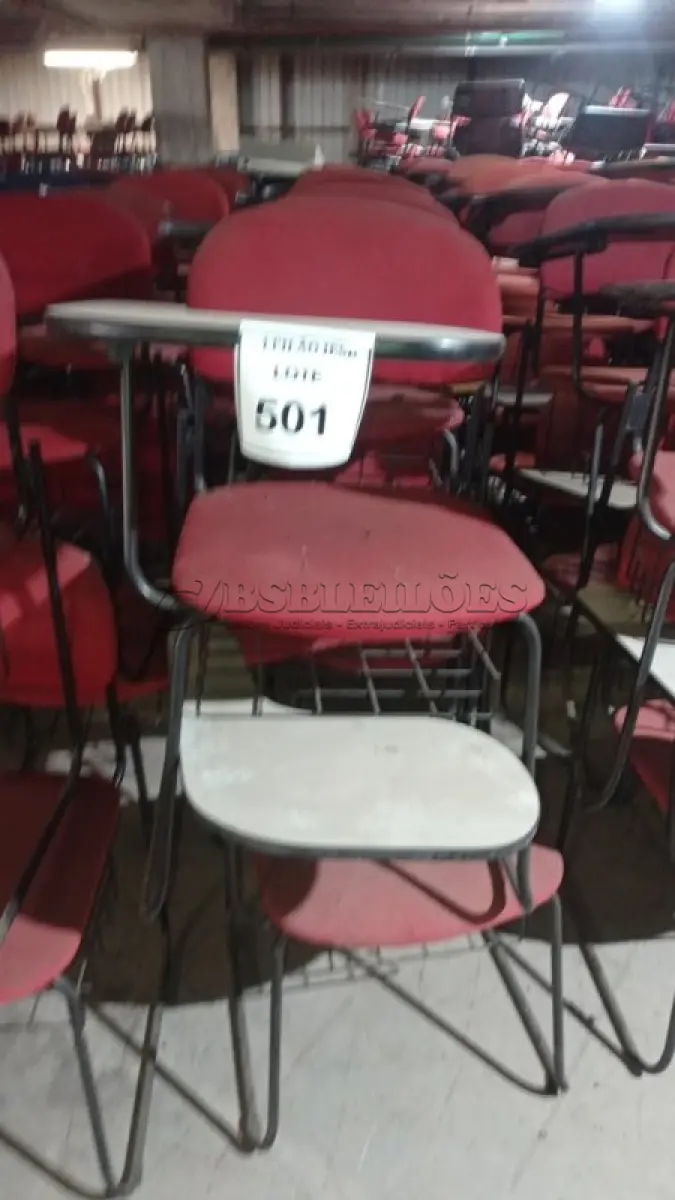 LOTE 501 - 14 CADEIRAS UNIVERSITÁRIAS. (NO ESTADO) ATENÇÃO! FAZER A VISITAÇÃO ANTES DE ARREMATAR, NÃO SABEMOS SE FUNCIONA, LEILÃO NÃO TEM GARANTIA E NEM DEVOLUÇÃO, SUJEITO A POSSÍVEIS AVARIAS VISÍVEIS/OCULTAS E/OU AUSÊNCIA DE COMPONENTES.