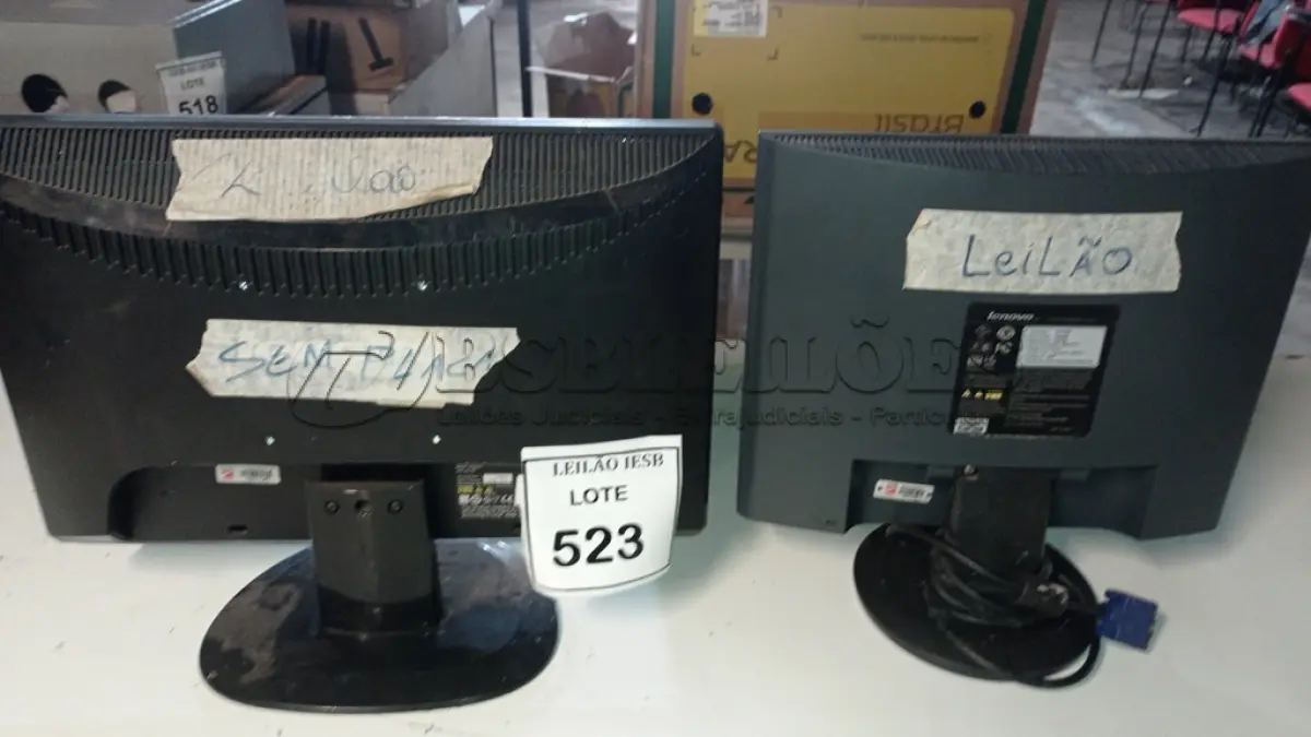 LOTE 523 - 02 MONITORES LENOVO. (NO ESTADO) ATENÇÃO! FAZER A VISITAÇÃO ANTES DE ARREMATAR, NÃO SABEMOS SE FUNCIONA, LEILÃO NÃO TEM GARANTIA E NEM DEVOLUÇÃO, SUJEITO A POSSÍVEIS AVARIAS VISÍVEIS/OCULTAS E/OU AUSÊNCIA DE COMPONENTES.