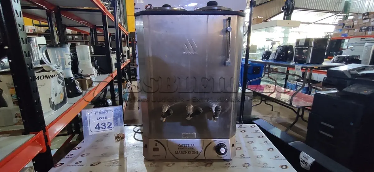 LOTE 432 - 01 CAFETEIRA INDUSTRIAL EM INOX. (NO ESTADO) ATENÇÃO! FAZER A VISITAÇÃO ANTES DE ARREMATAR, NÃO SABEMOS SE FUNCIONA, LEILÃO NÃO TEM GARANTIA E NEM DEVOLUÇÃO, SUJEITO A POSSÍVEIS AVARIAS VISÍVEIS/OCULTAS E/OU AUSÊNCIA DE COMPONENTES.