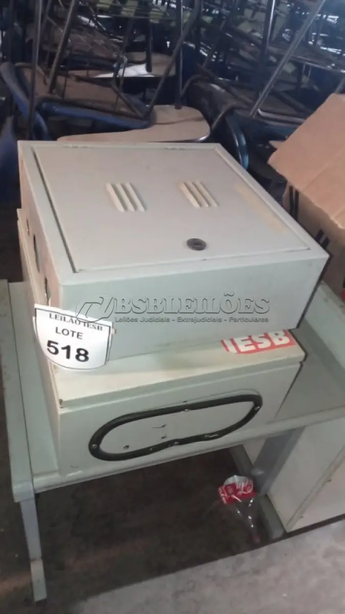 LOTE 518 - 02 QUADROS ELÉTRICOS. (NO ESTADO) ATENÇÃO! FAZER A VISITAÇÃO ANTES DE ARREMATAR, NÃO SABEMOS SE FUNCIONA, LEILÃO NÃO TEM GARANTIA E NEM DEVOLUÇÃO, SUJEITO A POSSÍVEIS AVARIAS VISÍVEIS/OCULTAS E/OU AUSÊNCIA DE COMPONENTES.