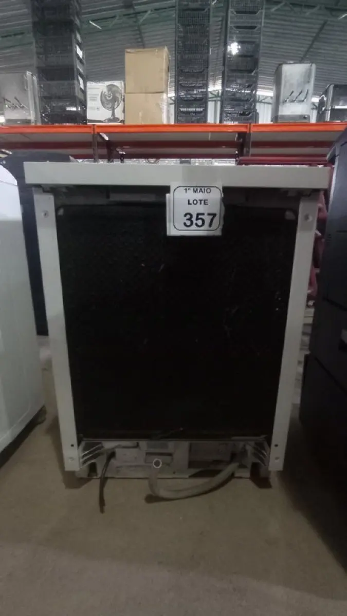 LOTE 357 - 01 LAVA LOUÇA MARCA BOSCH. (NO ESTADO) ATENÇÃO! FAZER A VISITAÇÃO ANTES DE ARREMATAR, NÃO SABEMOS SE FUNCIONA, LEILÃO NÃO TEM GARANTIA E NEM DEVOLUÇÃO, SUJEITO A POSSÍVEIS AVARIAS VISÍVEIS/OCULTAS E/OU AUSÊNCIA DE COMPONENTES.