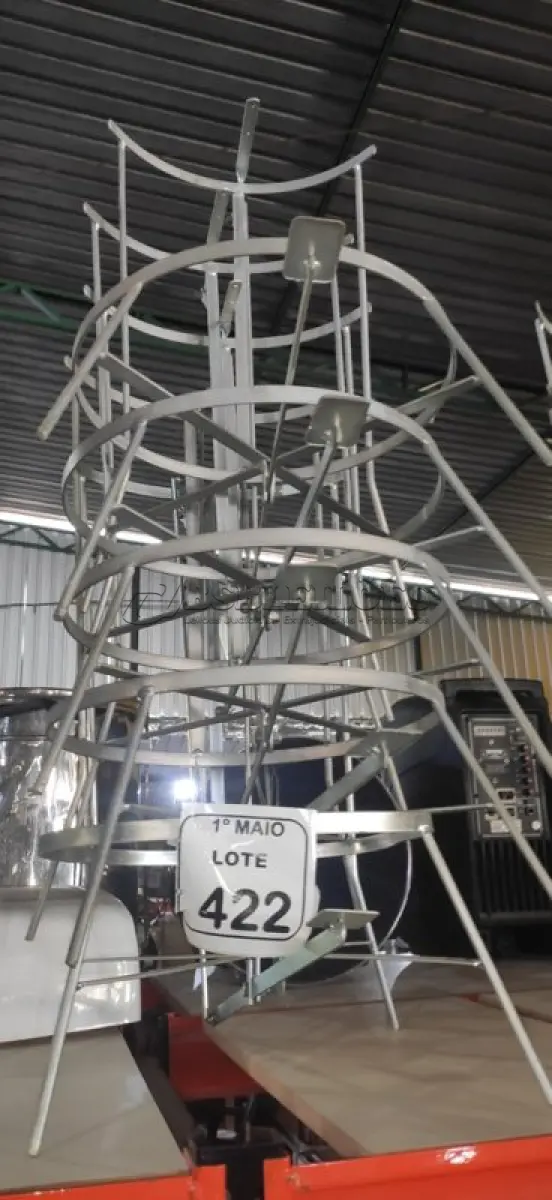 LOTE 422 - 05 SUPORTES DE FERRO PARA LIXEIRAS. (NO ESTADO) ATENÇÃO! FAZER A VISITAÇÃO ANTES DE ARREMATAR, NÃO SABEMOS SE FUNCIONA, LEILÃO NÃO TEM GARANTIA E NEM DEVOLUÇÃO, SUJEITO A POSSÍVEIS AVARIAS VISÍVEIS/OCULTAS E/OU AUSÊNCIA DE COMPONENTES.