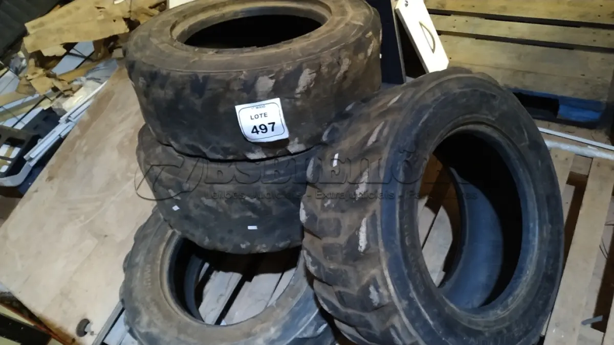 LOTE 497 - 04 PNEUS PARA MINICARREGADEIRA 10X16,5. NO ESTADO) ATENÇÃO! FAZER A VISITAÇÃO ANTES DE ARREMATAR, NÃO SABEMOS SE FUNCIONA, LEILÃO NÃO TEM GARANTIA E NEM DEVOLUÇÃO, SUJEITO A POSSÍVEIS AVARIAS VISÍVEIS/OCULTAS E/OU AUSÊNCIA DE COMPONENTES.