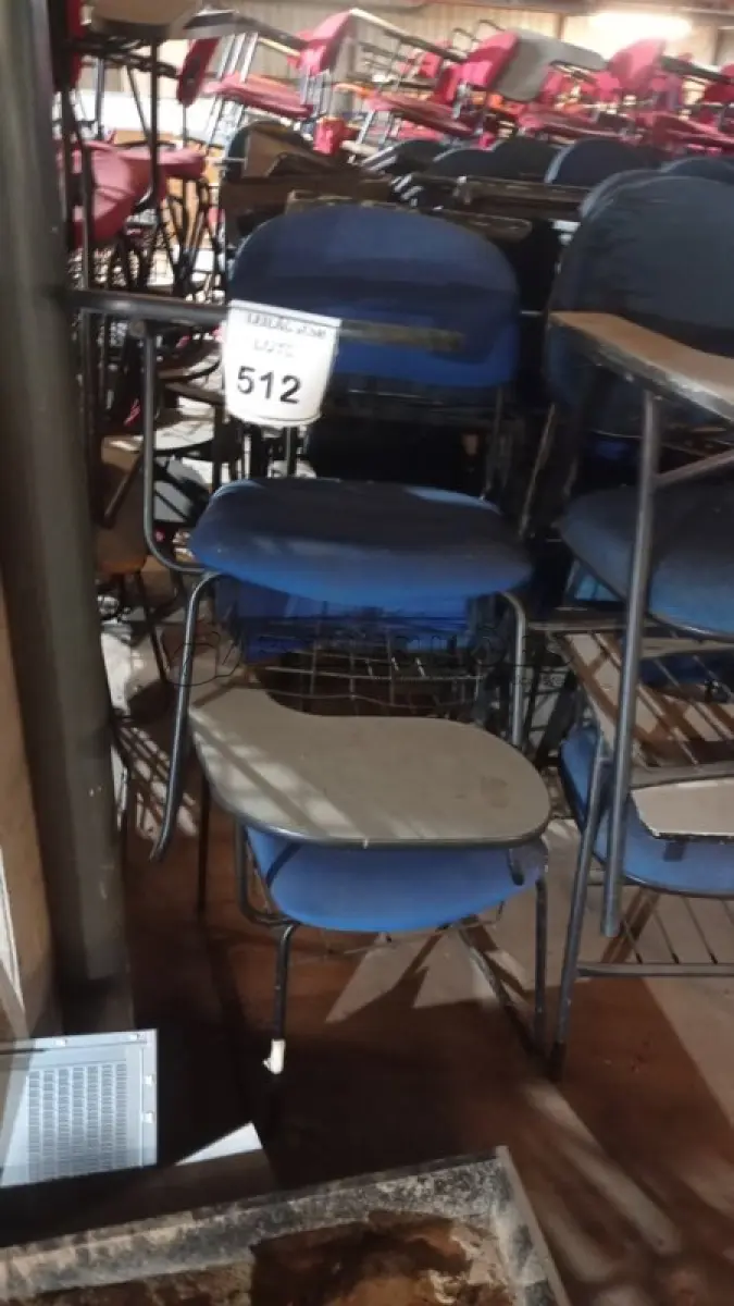 LOTE 512 - 10 CADEIRAS UNIVERSITÁRIAS. (NO ESTADO) ATENÇÃO! FAZER A VISITAÇÃO ANTES DE ARREMATAR, NÃO SABEMOS SE FUNCIONA, LEILÃO NÃO TEM GARANTIA E NEM DEVOLUÇÃO, SUJEITO A POSSÍVEIS AVARIAS VISÍVEIS/OCULTAS E/OU AUSÊNCIA DE COMPONENTES.
