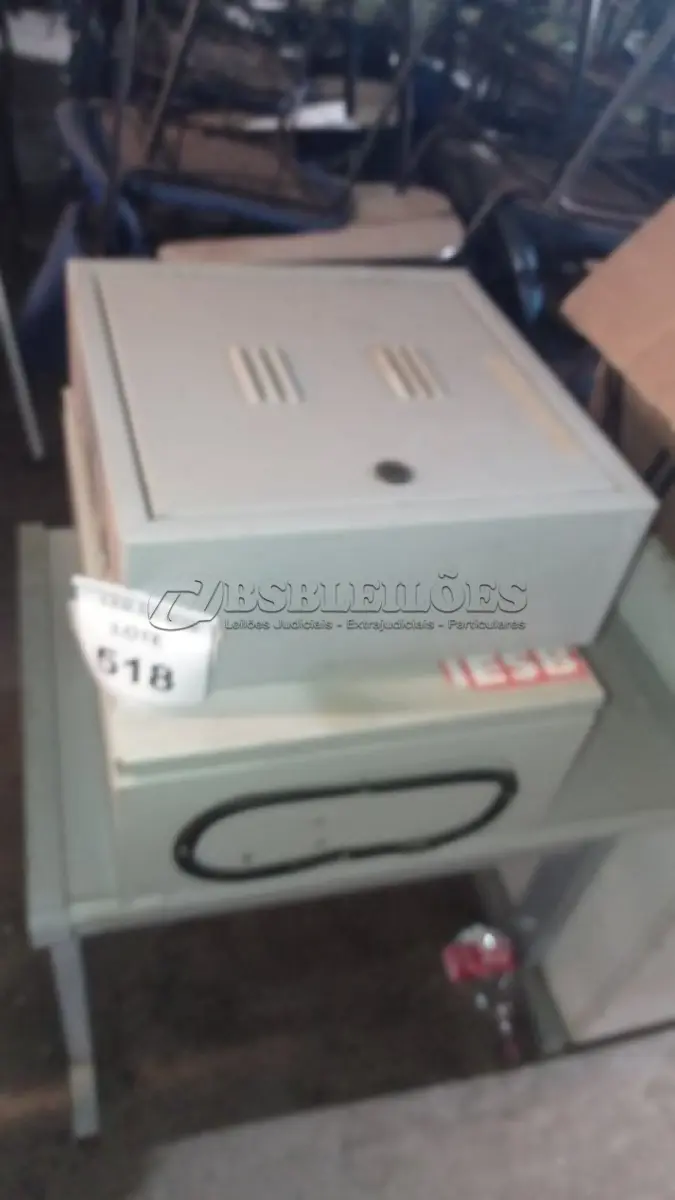 LOTE 518 - 02 QUADROS ELÉTRICOS. (NO ESTADO) ATENÇÃO! FAZER A VISITAÇÃO ANTES DE ARREMATAR, NÃO SABEMOS SE FUNCIONA, LEILÃO NÃO TEM GARANTIA E NEM DEVOLUÇÃO, SUJEITO A POSSÍVEIS AVARIAS VISÍVEIS/OCULTAS E/OU AUSÊNCIA DE COMPONENTES.