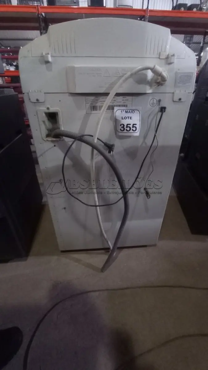 LOTE 355 - 01 MÁQUINA DE LAVAR 10KG 220V MARCA GE. (NO ESTADO) ATENÇÃO! FAZER A VISITAÇÃO ANTES DE ARREMATAR, NÃO SABEMOS SE FUNCIONA, LEILÃO NÃO TEM GARANTIA E NEM DEVOLUÇÃO, SUJEITO A POSSÍVEIS AVARIAS VISÍVEIS/OCULTAS E/OU AUSÊNCIA DE COMPONENTES.