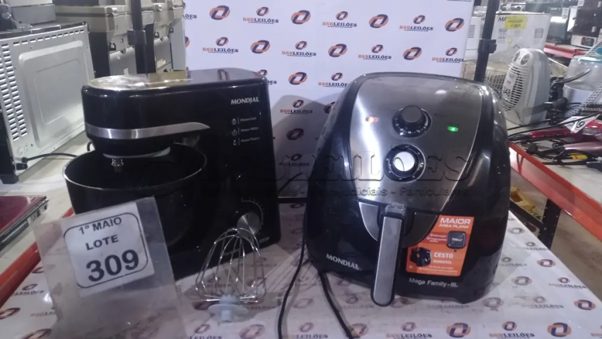 LOTE 309 - 01 BATEDEIRA PLANETÁRIA 220V MARCA MONDIAL E 01 AIR FRYER 220V MARCA MONDIAL. (NO ESTADO) ATENÇÃO! FAZER A VISITAÇÃO ANTES DE ARREMATAR, NÃO SABEMOS SE FUNCIONA, LEILÃO NÃO TEM GARANTIA E NEM DEVOLUÇÃO, SUJEITO A POSSÍVEIS AVARIAS VISÍVEIS/OCULTAS E/OU AUSÊNCIA DE COMPONENTES.