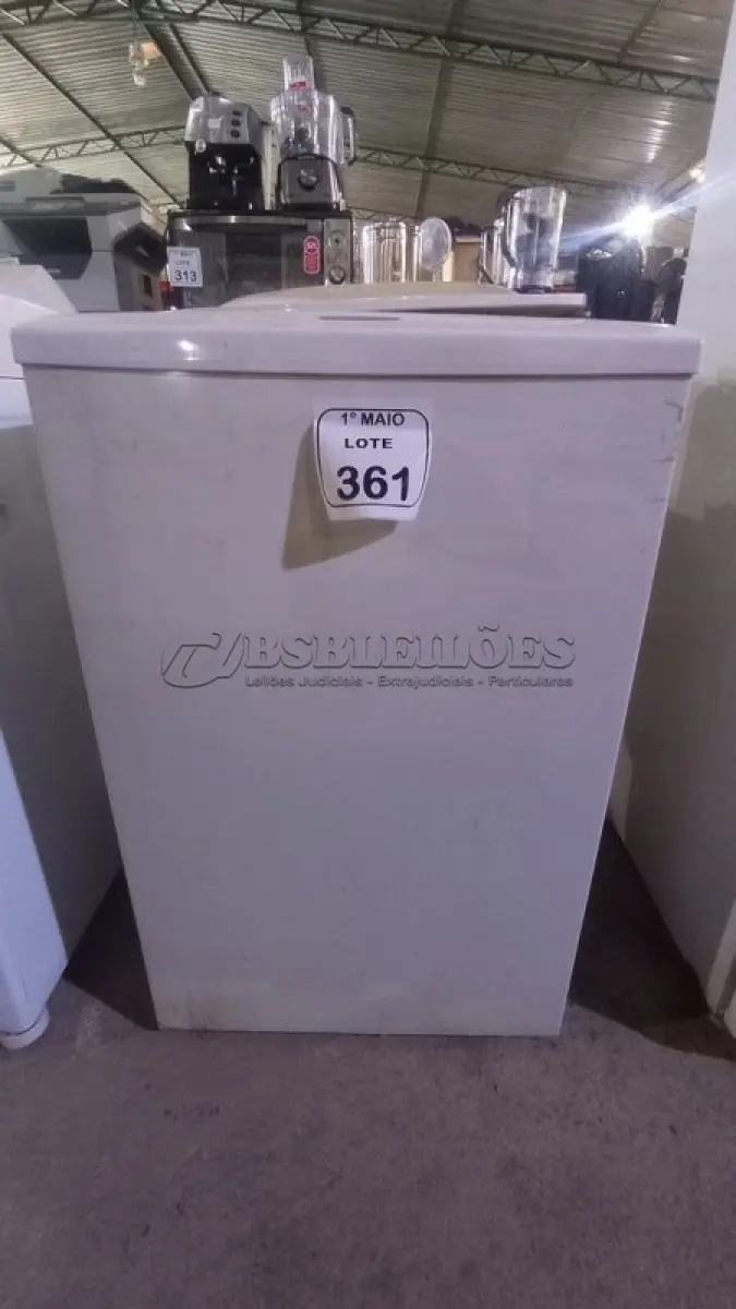 LOTE 361 - 01 MÁQUINA DE LAVAR 5KG 220V MARCA BRASTEMP. (NO ESTADO) ATENÇÃO! FAZER A VISITAÇÃO ANTES DE ARREMATAR, NÃO SABEMOS SE FUNCIONA, LEILÃO NÃO TEM GARANTIA E NEM DEVOLUÇÃO, SUJEITO A POSSÍVEIS AVARIAS VISÍVEIS/OCULTAS E/OU AUSÊNCIA DE COMPONENTES.