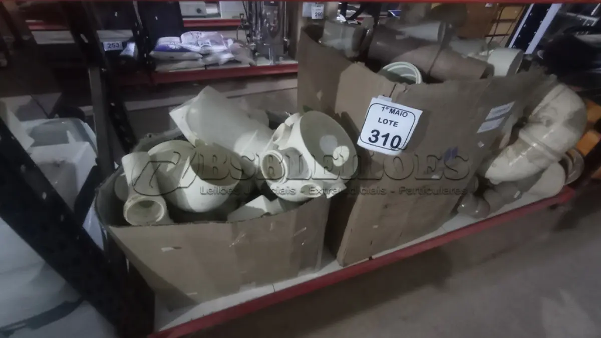 LOTE 310 - 01 LOTE COM GRANDE QUANTIDADE DE CURVAS, TUBOS E CONEXÕES HIDRÁULICAS DE MARCAS E MODELOS DIVERSOS. (NO ESTADO) ATENÇÃO! FAZER A VISITAÇÃO ANTES DE ARREMATAR, NÃO SABEMOS SE FUNCIONA, LEILÃO NÃO TEM GARANTIA E NEM DEVOLUÇÃO, SUJEITO A POSSÍVEIS AVARIAS VISÍVEIS/OCULTAS E/OU AUSÊNCIA DE COMPONENTES.