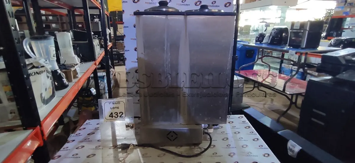 LOTE 432 - 01 CAFETEIRA INDUSTRIAL EM INOX. (NO ESTADO) ATENÇÃO! FAZER A VISITAÇÃO ANTES DE ARREMATAR, NÃO SABEMOS SE FUNCIONA, LEILÃO NÃO TEM GARANTIA E NEM DEVOLUÇÃO, SUJEITO A POSSÍVEIS AVARIAS VISÍVEIS/OCULTAS E/OU AUSÊNCIA DE COMPONENTES.