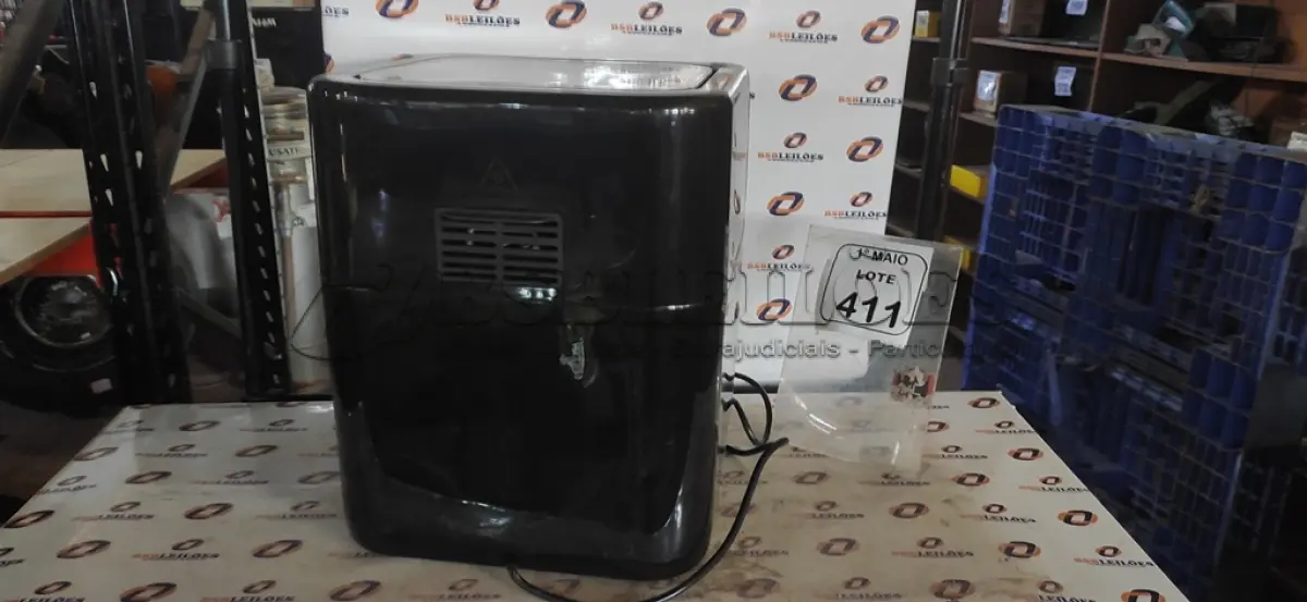 LOTE 411 - 01 AIR FRYER + FORNO 12L 220V MARCA MONDIAL. (NO ESTADO) ATENÇÃO! FAZER A VISITAÇÃO ANTES DE ARREMATAR, NÃO SABEMOS SE FUNCIONA, LEILÃO NÃO TEM GARANTIA E NEM DEVOLUÇÃO, SUJEITO A POSSÍVEIS AVARIAS VISÍVEIS/OCULTAS E/OU AUSÊNCIA DE COMPONENTES.