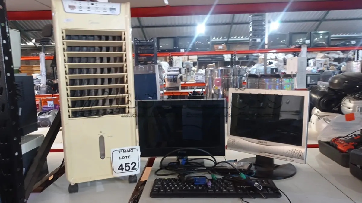 LOTE 452 - 01 CLIMATIZADOR DE AR MARCA MIDEA, 01 HD DE 2000GB, 01 TECLADO DE PC E 02 MONITORES MARCAS PHILCO E POSITIVO. (NO ESTADO) ATENÇÃO! FAZER A VISITAÇÃO ANTES DE ARREMATAR, NÃO SABEMOS SE FUNCIONA, LEILÃO NÃO TEM GARANTIA E NEM DEVOLUÇÃO, SUJEITO A POSSÍVEIS AVARIAS VISÍVEIS/OCULTAS E/OU AUSÊNCIA DE COMPONENTES.