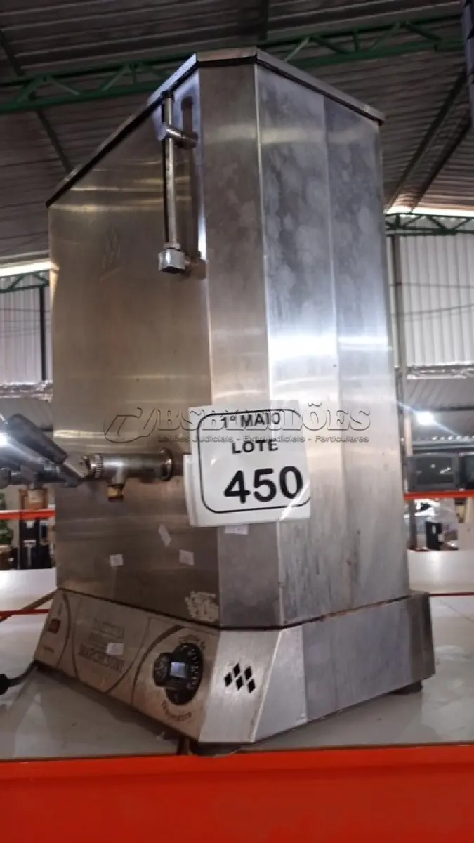 LOTE 450 - 01 CAFETEIRA INDUSTRIAL EM INOX. (NO ESTADO) ATENÇÃO! FAZER A VISITAÇÃO ANTES DE ARREMATAR, NÃO SABEMOS SE FUNCIONA, LEILÃO NÃO TEM GARANTIA E NEM DEVOLUÇÃO, SUJEITO A POSSÍVEIS AVARIAS VISÍVEIS/OCULTAS E/OU AUSÊNCIA DE COMPONENTES.