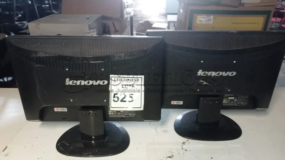 LOTE 525 - 02 MONITORES LENOVO. (NO ESTADO) ATENÇÃO! FAZER A VISITAÇÃO ANTES DE ARREMATAR, NÃO SABEMOS SE FUNCIONA, LEILÃO NÃO TEM GARANTIA E NEM DEVOLUÇÃO, SUJEITO A POSSÍVEIS AVARIAS VISÍVEIS/OCULTAS E/OU AUSÊNCIA DE COMPONENTES.