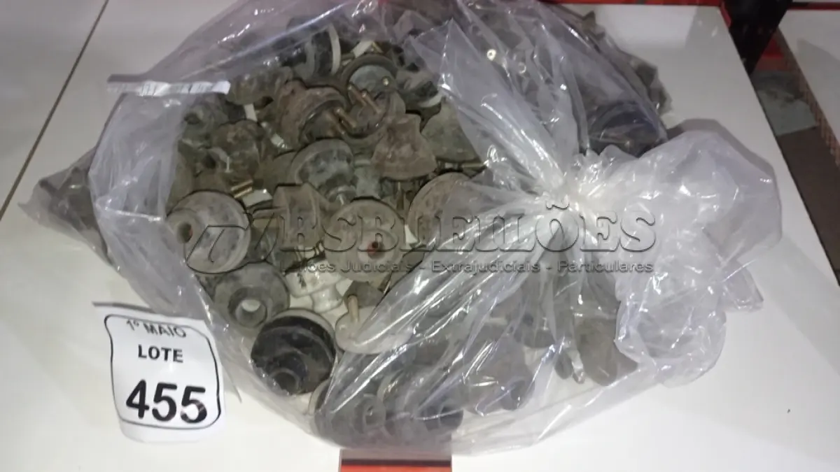 LOTE 455 - 01 SACOLA COM GRANDE QUANTIDADE DE PLUGUES ELÉTRICOS INDUSTRIAIS DE ALTA CAPACIDADE. (NO ESTADO) ATENÇÃO! FAZER A VISITAÇÃO ANTES DE ARREMATAR, NÃO SABEMOS SE FUNCIONA, LEILÃO NÃO TEM GARANTIA E NEM DEVOLUÇÃO, SUJEITO A POSSÍVEIS AVARIAS VISÍVEIS/OCULTAS E/OU AUSÊNCIA DE COMPONENTES.