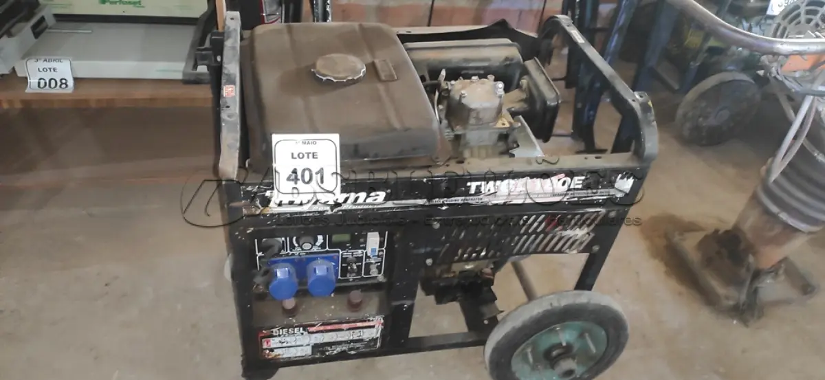 LOTE 401 - 01 GERADOR A DIESEL MODELO TWGD180E MARCA TOYAMA. (NO ESTADO) ATENÇÃO! FAZER A VISITAÇÃO ANTES DE ARREMATAR, NÃO SABEMOS SE FUNCIONA, LEILÃO NÃO TEM GARANTIA E NEM DEVOLUÇÃO, SUJEITO A POSSÍVEIS AVARIAS VISÍVEIS/OCULTAS E/OU AUSÊNCIA DE COMPONENTES.