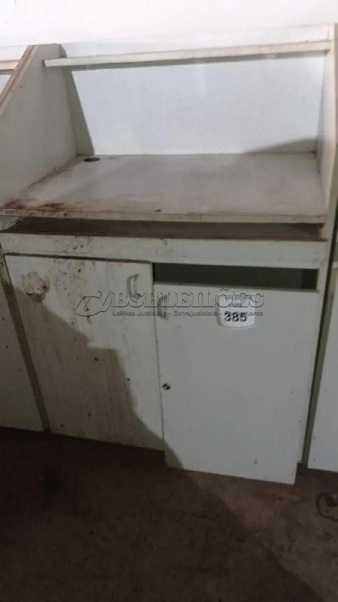 LOTE 385 - 02 BALCÕES EM MADEIRA PARA SALA DE AULA. (NO ESTADO) ATENÇÃO! FAZER A VISITAÇÃO ANTES DE ARREMATAR, NÃO SABEMOS SE FUNCIONA, LEILÃO NÃO TEM GARANTIA E NEM DEVOLUÇÃO, SUJEITO A POSSÍVEIS AVARIAS VISÍVEIS/OCULTAS E/OU AUSÊNCIA DE COMPONENTES.