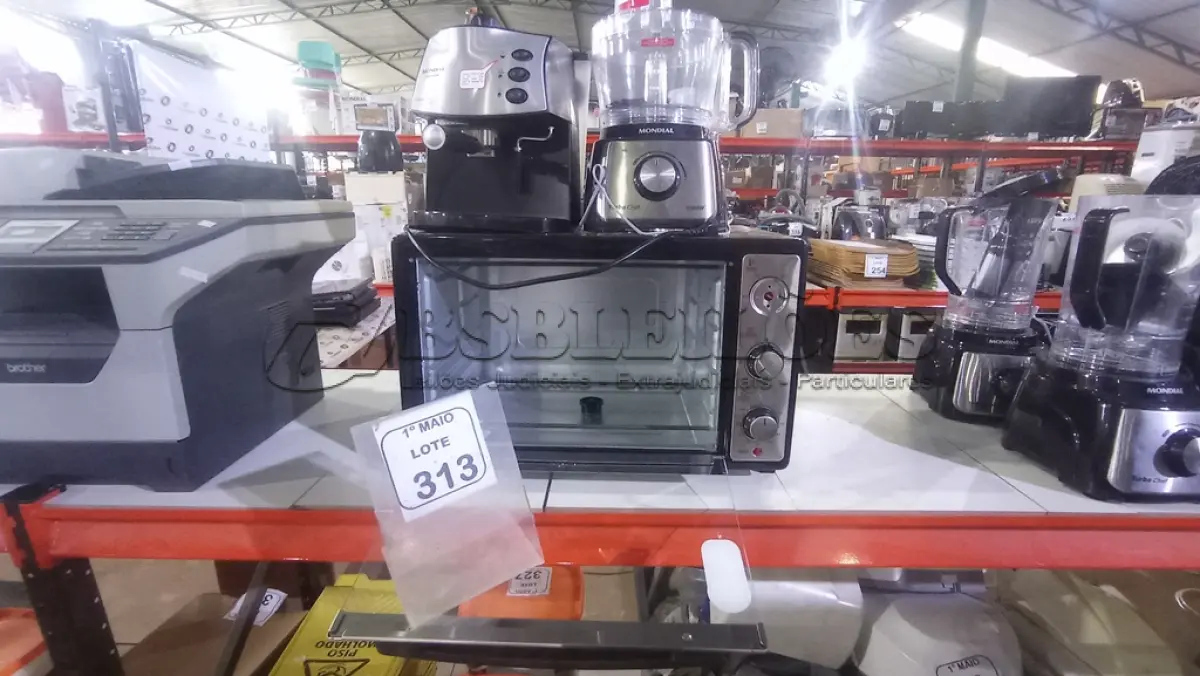 LOTE 313 - 01 FORNO ELÉTRICO MODELO GRAND FAMILY II 52L MARCA MONDIAL, 01 PROCESSADOR DE ALIMENTOS E 01 MÁQUINA DE CAFÉ EXPRESSO 220V MARCA MONDIAL. (NO ESTADO) ATENÇÃO! FAZER A VISITAÇÃO ANTES DE ARREMATAR, NÃO SABEMOS SE FUNCIONA, LEILÃO NÃO TEM GARANTIA E NEM DEVOLUÇÃO, SUJEITO A POSSÍVEIS AVARIAS VISÍVEIS/OCULTAS E/OU AUSÊNCIA DE COMPONENTES.