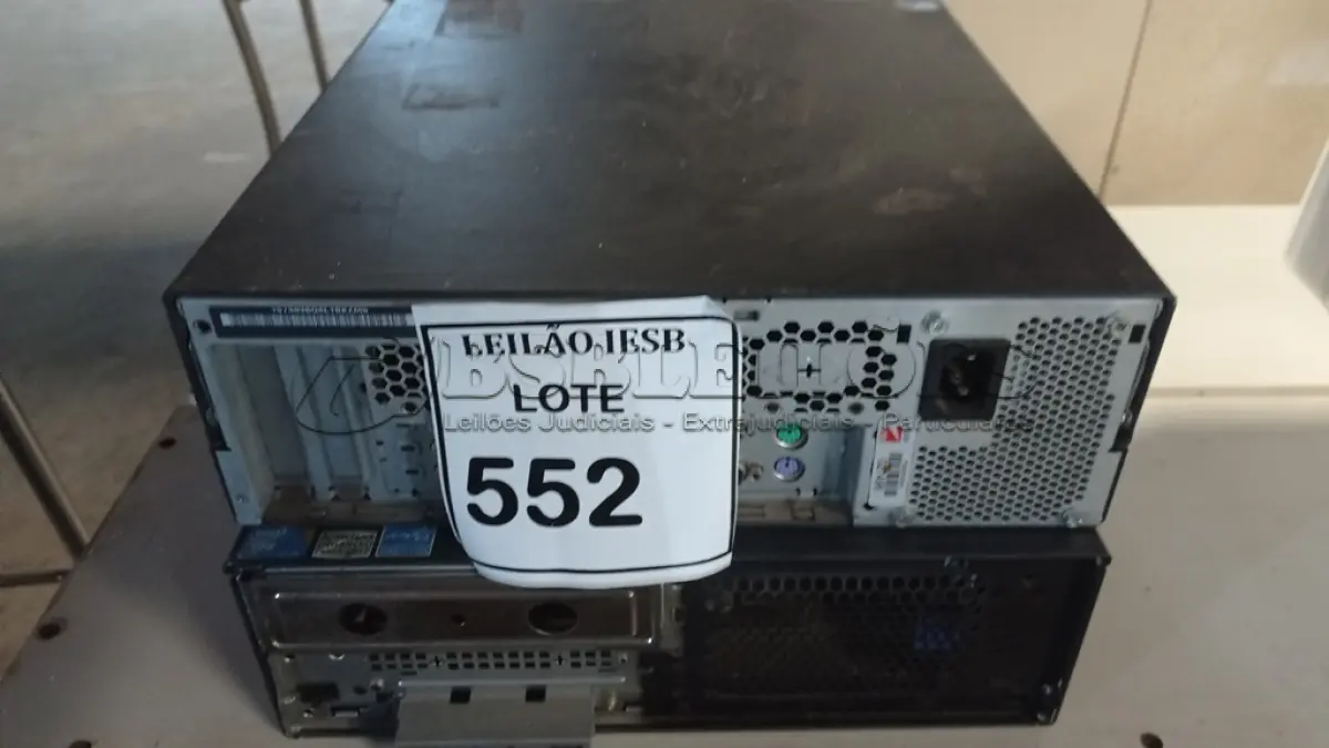 LOTE 552 - 02 CPUS LENOVO. (NO ESTADO) ATENÇÃO! FAZER A VISITAÇÃO ANTES DE ARREMATAR, NÃO SABEMOS SE FUNCIONA, LEILÃO NÃO TEM GARANTIA E NEM DEVOLUÇÃO, SUJEITO A POSSÍVEIS AVARIAS VISÍVEIS/OCULTAS E/OU AUSÊNCIA DE COMPONENTES.