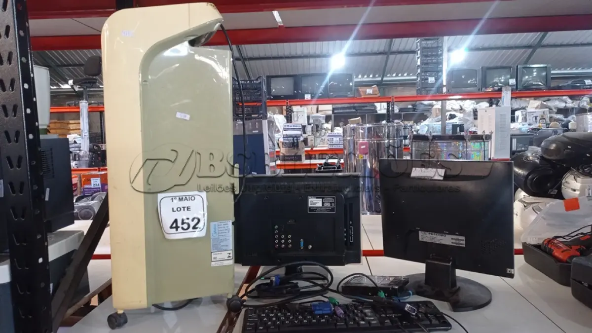LOTE 452 - 01 CLIMATIZADOR DE AR MARCA MIDEA, 01 HD DE 2000GB, 01 TECLADO DE PC E 02 MONITORES MARCAS PHILCO E POSITIVO. (NO ESTADO) ATENÇÃO! FAZER A VISITAÇÃO ANTES DE ARREMATAR, NÃO SABEMOS SE FUNCIONA, LEILÃO NÃO TEM GARANTIA E NEM DEVOLUÇÃO, SUJEITO A POSSÍVEIS AVARIAS VISÍVEIS/OCULTAS E/OU AUSÊNCIA DE COMPONENTES.