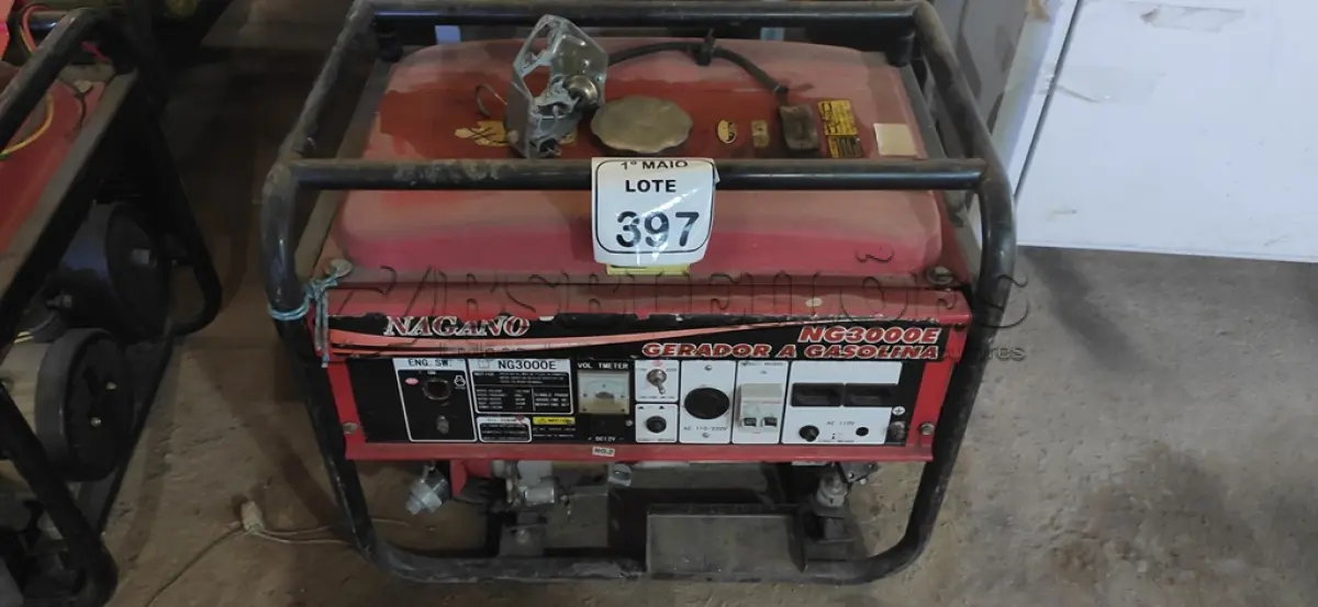LOTE 397 - 01 GERADOR A GASOLINA MODELO NG3000E MARCA NAGANO (INCOMPLETO). (NO ESTADO) ATENÇÃO! FAZER A VISITAÇÃO ANTES DE ARREMATAR, NÃO SABEMOS SE FUNCIONA, LEILÃO NÃO TEM GARANTIA E NEM DEVOLUÇÃO, SUJEITO A POSSÍVEIS AVARIAS VISÍVEIS/OCULTAS E/OU AUSÊNCIA DE COMPONENTES.