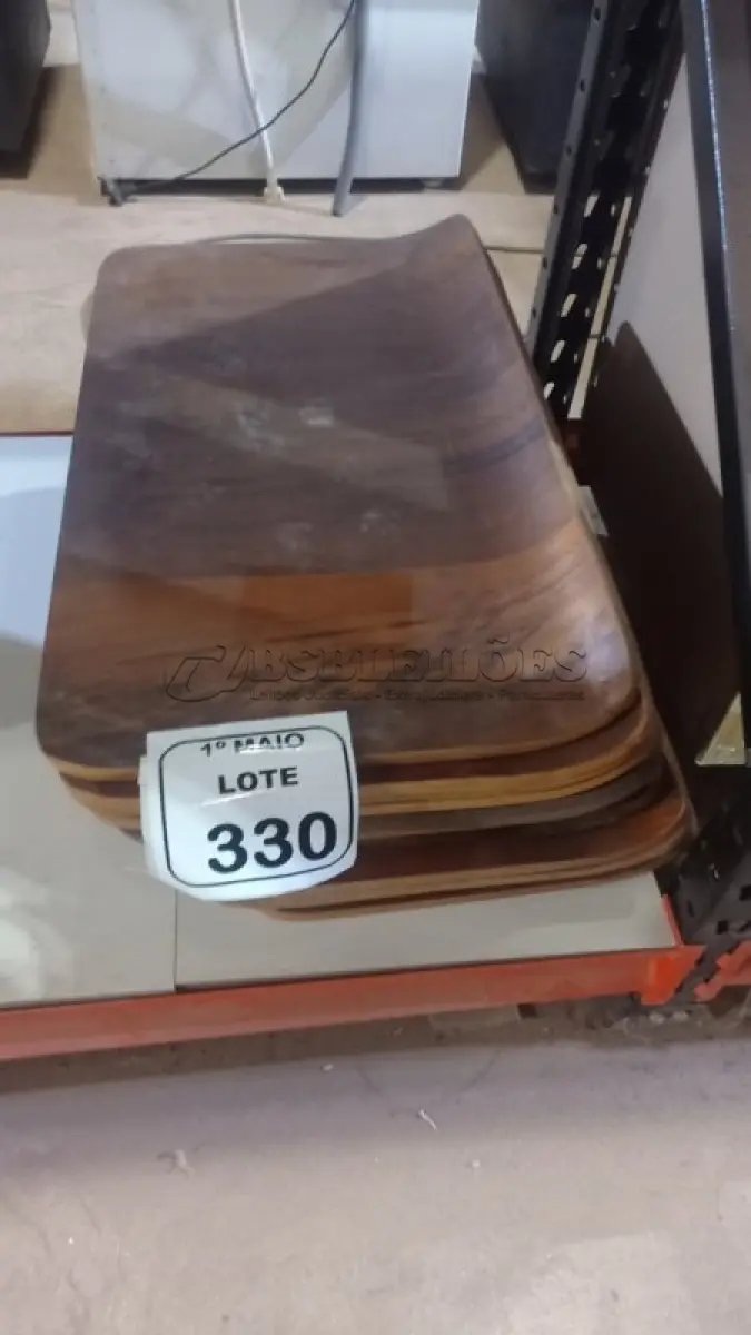 LOTE 330 - 20 PLACAS DE MADEIRA. (NO ESTADO) ATENÇÃO! FAZER A VISITAÇÃO ANTES DE ARREMATAR, NÃO SABEMOS SE FUNCIONA, LEILÃO NÃO TEM GARANTIA E NEM DEVOLUÇÃO, SUJEITO A POSSÍVEIS AVARIAS VISÍVEIS/OCULTAS E/OU AUSÊNCIA DE COMPONENTES.