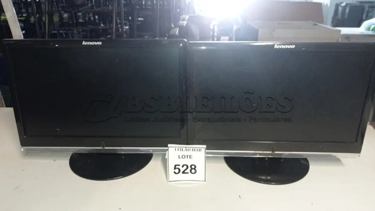 LOTE 528 - 02 MONITORES LENOVO. (NO ESTADO) ATENÇÃO! FAZER A VISITAÇÃO ANTES DE ARREMATAR, NÃO SABEMOS SE FUNCIONA, LEILÃO NÃO TEM GARANTIA E NEM DEVOLUÇÃO, SUJEITO A POSSÍVEIS AVARIAS VISÍVEIS/OCULTAS E/OU AUSÊNCIA DE COMPONENTES.