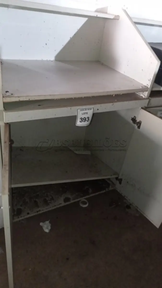 LOTE 393 - 02 BALCÕES EM MADEIRA PARA SALA DE AULA. (NO ESTADO) ATENÇÃO! FAZER A VISITAÇÃO ANTES DE ARREMATAR, NÃO SABEMOS SE FUNCIONA, LEILÃO NÃO TEM GARANTIA E NEM DEVOLUÇÃO, SUJEITO A POSSÍVEIS AVARIAS VISÍVEIS/OCULTAS E/OU AUSÊNCIA DE COMPONENTES.