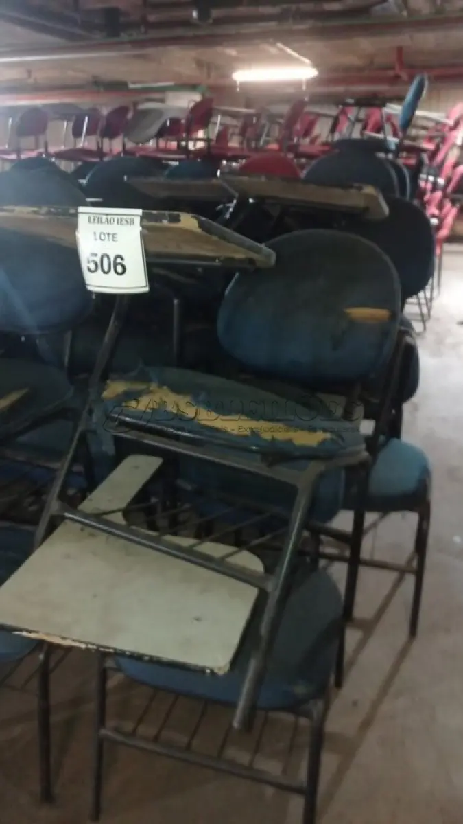 LOTE 506 - 10 CADEIRAS UNIVERSITÁRIAS. (NO ESTADO) ATENÇÃO! FAZER A VISITAÇÃO ANTES DE ARREMATAR, NÃO SABEMOS SE FUNCIONA, LEILÃO NÃO TEM GARANTIA E NEM DEVOLUÇÃO, SUJEITO A POSSÍVEIS AVARIAS VISÍVEIS/OCULTAS E/OU AUSÊNCIA DE COMPONENTES.