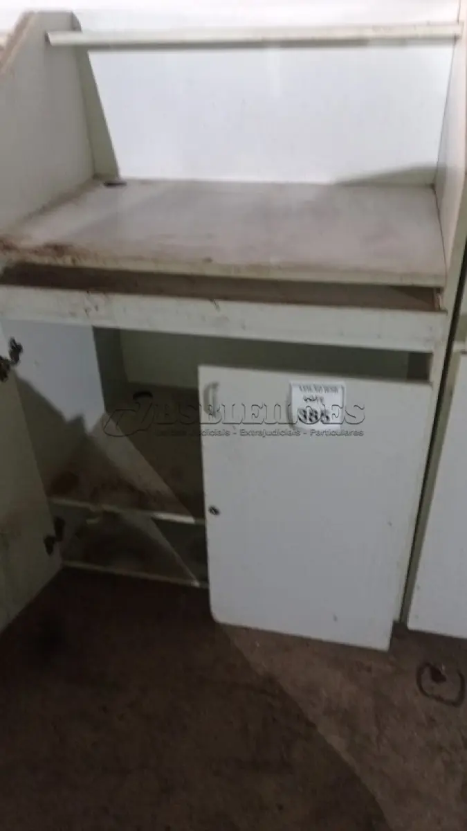 LOTE 385 - 02 BALCÕES EM MADEIRA PARA SALA DE AULA. (NO ESTADO) ATENÇÃO! FAZER A VISITAÇÃO ANTES DE ARREMATAR, NÃO SABEMOS SE FUNCIONA, LEILÃO NÃO TEM GARANTIA E NEM DEVOLUÇÃO, SUJEITO A POSSÍVEIS AVARIAS VISÍVEIS/OCULTAS E/OU AUSÊNCIA DE COMPONENTES.