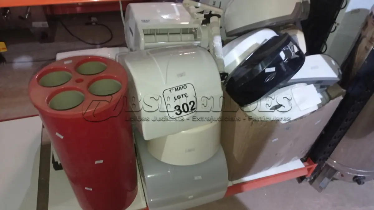 LOTE 302 - 01 LOTE COM GRANDE QUANTIDADE DE DISPENSES DE PAPEL. (NO ESTADO) ATENÇÃO! FAZER A VISITAÇÃO ANTES DE ARREMATAR, NÃO SABEMOS SE FUNCIONA, LEILÃO NÃO TEM GARANTIA E NEM DEVOLUÇÃO, SUJEITO A POSSÍVEIS AVARIAS VISÍVEIS/OCULTAS E/OU AUSÊNCIA DE COMPONENTES.