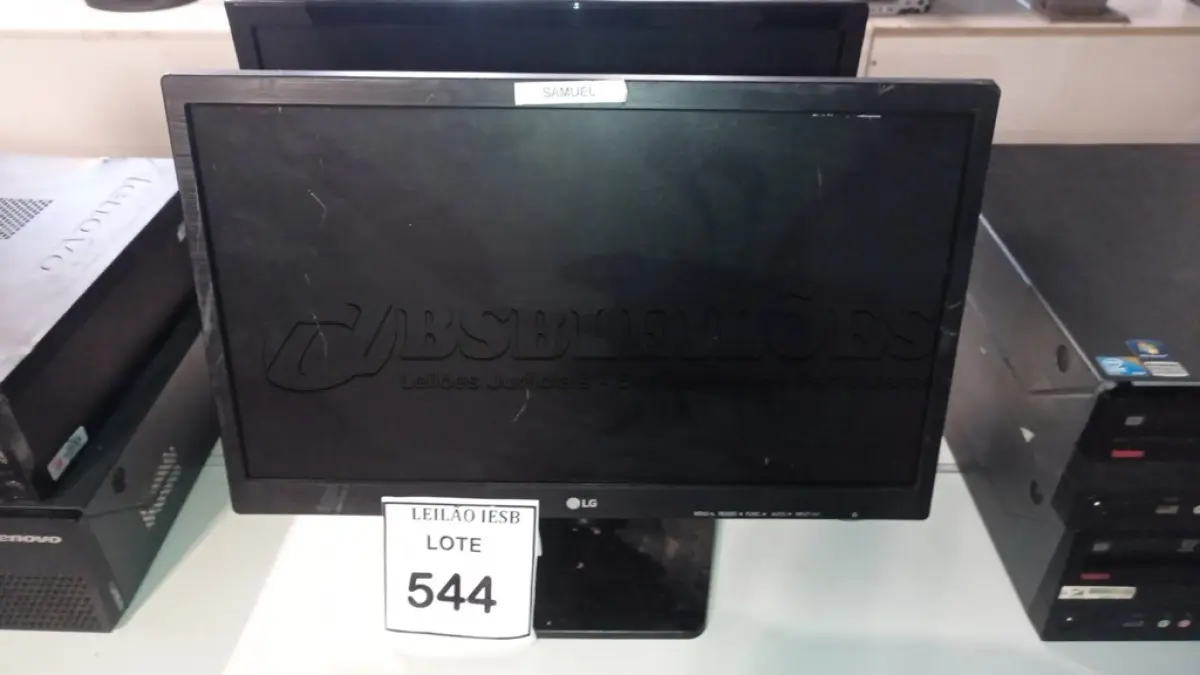 LOTE 544 - 01 MONITOR LENOVO E 01 MONITOR LG. (NO ESTADO) ATENÇÃO! FAZER A VISITAÇÃO ANTES DE ARREMATAR, NÃO SABEMOS SE FUNCIONA, LEILÃO NÃO TEM GARANTIA E NEM DEVOLUÇÃO, SUJEITO A POSSÍVEIS AVARIAS VISÍVEIS/OCULTAS E/OU AUSÊNCIA DE COMPONENTES.