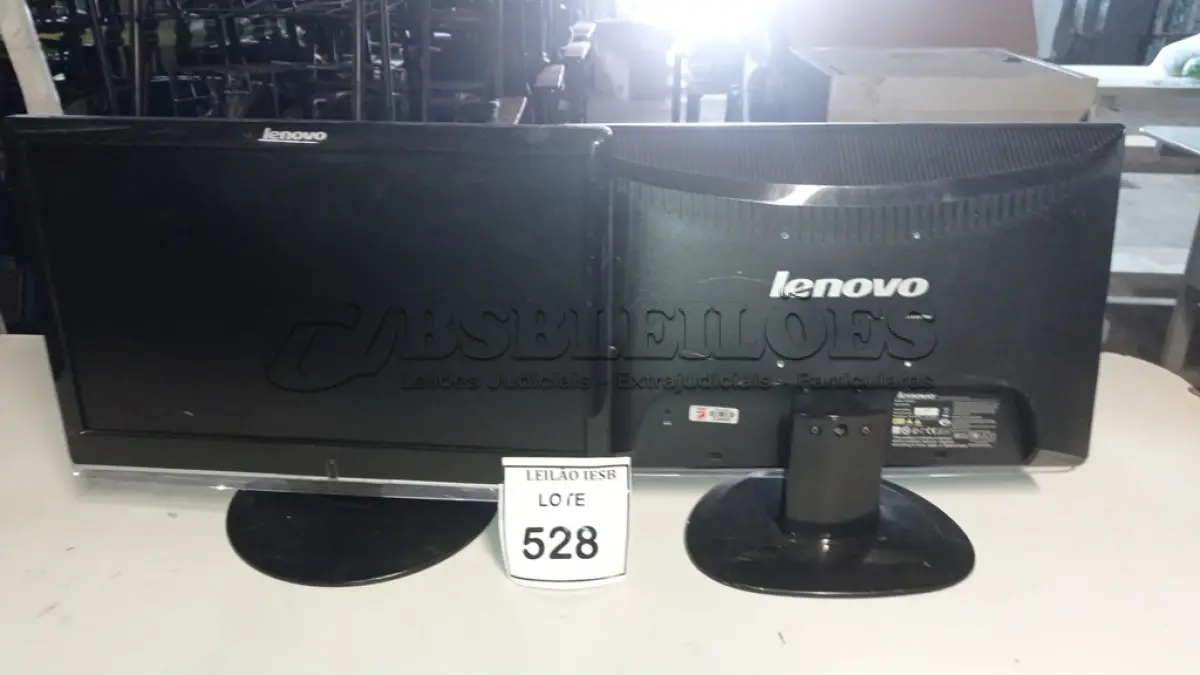 LOTE 528 - 02 MONITORES LENOVO. (NO ESTADO) ATENÇÃO! FAZER A VISITAÇÃO ANTES DE ARREMATAR, NÃO SABEMOS SE FUNCIONA, LEILÃO NÃO TEM GARANTIA E NEM DEVOLUÇÃO, SUJEITO A POSSÍVEIS AVARIAS VISÍVEIS/OCULTAS E/OU AUSÊNCIA DE COMPONENTES.