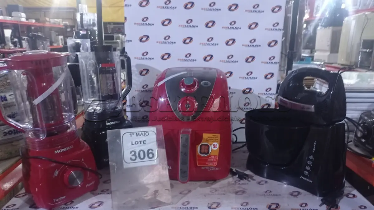 LOTE 306 - 01 AIR FRYER, 01 BATEDEIRA E 02 LIQUIDIFICADORES 220V MARCA MONDIAL. (NO ESTADO) ATENÇÃO! FAZER A VISITAÇÃO ANTES DE ARREMATAR, NÃO SABEMOS SE FUNCIONA, LEILÃO NÃO TEM GARANTIA E NEM DEVOLUÇÃO, SUJEITO A POSSÍVEIS AVARIAS VISÍVEIS/OCULTAS E/OU AUSÊNCIA DE COMPONENTES.