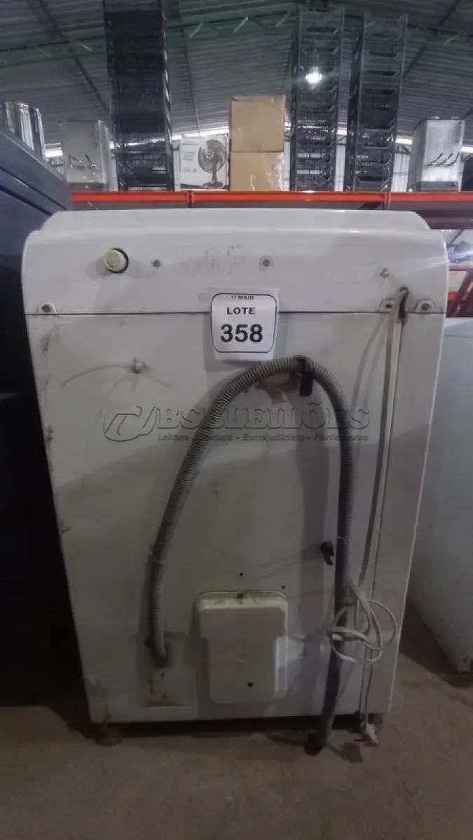 LOTE 358 - 01 MÁQUINA DE LAVAR 220V MARCA BRASTEMP. (NO ESTADO) ATENÇÃO! FAZER A VISITAÇÃO ANTES DE ARREMATAR, NÃO SABEMOS SE FUNCIONA, LEILÃO NÃO TEM GARANTIA E NEM DEVOLUÇÃO, SUJEITO A POSSÍVEIS AVARIAS VISÍVEIS/OCULTAS E/OU AUSÊNCIA DE COMPONENTES.