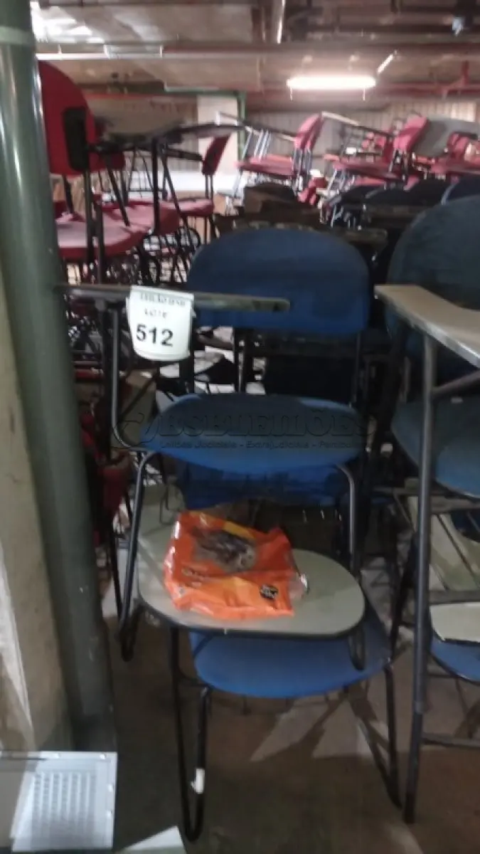 LOTE 512 - 10 CADEIRAS UNIVERSITÁRIAS. (NO ESTADO) ATENÇÃO! FAZER A VISITAÇÃO ANTES DE ARREMATAR, NÃO SABEMOS SE FUNCIONA, LEILÃO NÃO TEM GARANTIA E NEM DEVOLUÇÃO, SUJEITO A POSSÍVEIS AVARIAS VISÍVEIS/OCULTAS E/OU AUSÊNCIA DE COMPONENTES.
