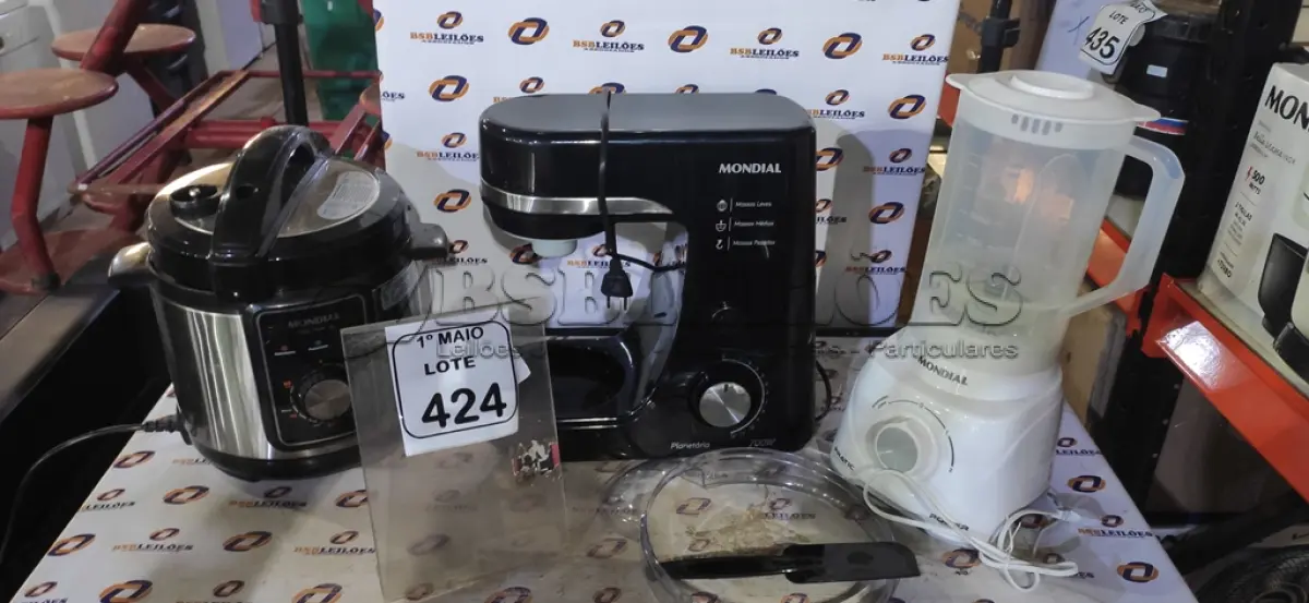 LOTE 424 - 01 PANELA ELÉTRICA 220V MARCA MONDIAL, 01 LIQUIDIFICADOR 220V MARCA MONDIAL E 01 BATEDEIRA (INCOMPLETA) MARCA MONDIAL. (NO ESTADO) ATENÇÃO! FAZER A VISITAÇÃO ANTES DE ARREMATAR, NÃO SABEMOS SE FUNCIONA, LEILÃO NÃO TEM GARANTIA E NEM DEVOLUÇÃO, SUJEITO A POSSÍVEIS AVARIAS VISÍVEIS/OCULTAS E/OU AUSÊNCIA DE COMPONENTES.