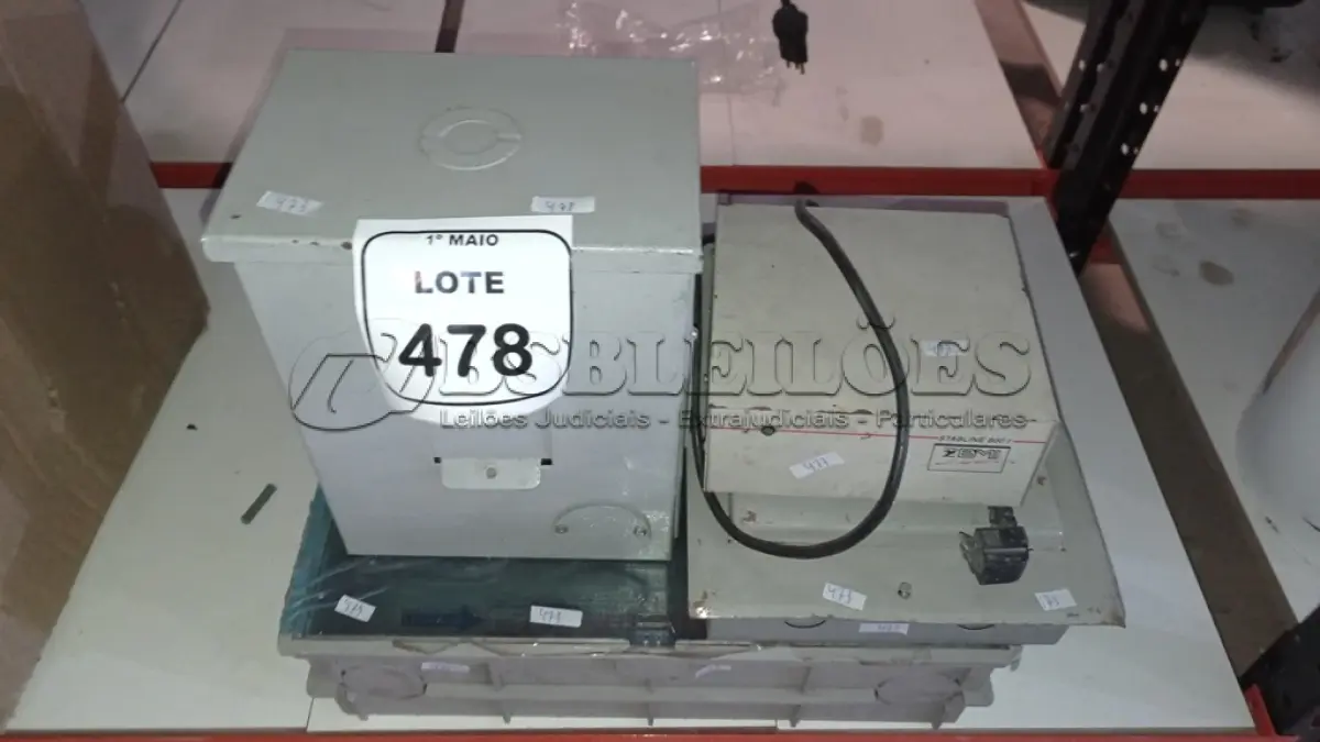 LOTE 478 - 01 CAIXA DE HIDRÔMETRO, 01 ESTABILIZADOR E 02 QUADROS ELÉTRICOS DE DIFERENTES MODELOS. (NO ESTADO) ATENÇÃO! FAZER A VISITAÇÃO ANTES DE ARREMATAR, NÃO SABEMOS SE FUNCIONA, LEILÃO NÃO TEM GARANTIA E NEM DEVOLUÇÃO, SUJEITO A POSSÍVEIS AVARIAS VISÍVEIS/OCULTAS E/OU AUSÊNCIA DE COMPONENTES.