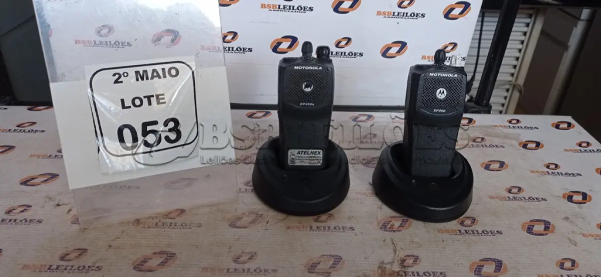 LOTE 053 - 02 RÁDIOS COMUNICADORES MODELO EP450S COM BASE DE CARREGADOR. (NO ESTADO) ATENÇÃO! FAZER A VISITAÇÃO ANTES DE ARREMATAR, NÃO SABEMOS SE FUNCIONA, LEILÃO NÃO TEM GARANTIA E NEM DEVOLUÇÃO, SUJEITO A POSSÍVEIS AVARIAS VISÍVEIS/OCULTAS E/OU AUSÊNCIA DE COMPONENTES.