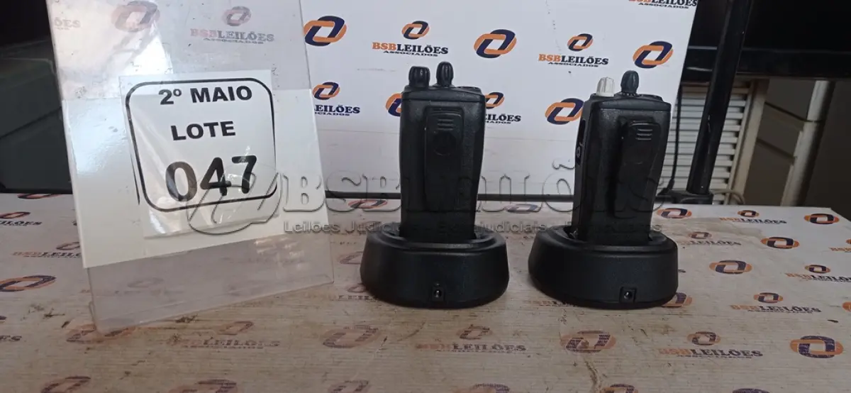 LOTE 047 - 02 RÁDIOS COMUNICADORES MODELO EP450S COM BASE DE CARREGADOR. (NO ESTADO) ATENÇÃO! FAZER A VISITAÇÃO ANTES DE ARREMATAR, NÃO SABEMOS SE FUNCIONA, LEILÃO NÃO TEM GARANTIA E NEM DEVOLUÇÃO, SUJEITO A POSSÍVEIS AVARIAS VISÍVEIS/OCULTAS E/OU AUSÊNCIA DE COMPONENTES.