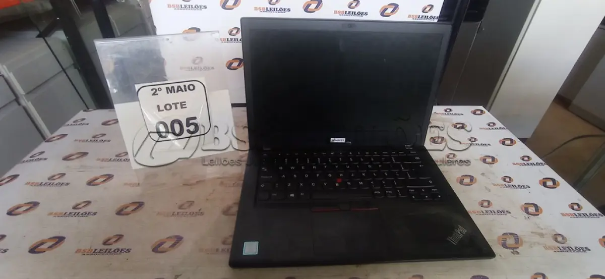 LOTE 005 - 01 NOTEBOOK SERIE THINKPAD MARCA LENOVO SEM FONTE. (NO ESTADO) ATENÇÃO! FAZER A VISITAÇÃO ANTES DE ARREMATAR, NÃO SABEMOS SE FUNCIONA, LEILÃO NÃO TEM GARANTIA E NEM DEVOLUÇÃO, SUJEITO A POSSÍVEIS AVARIAS VISÍVEIS/OCULTAS E/OU AUSÊNCIA DE COMPONENTES.