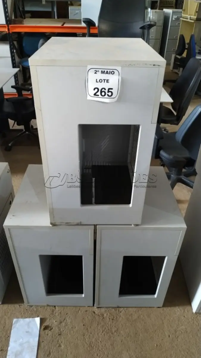 LOTE 265 - 03 ARMÁRIOS PARA CPU COM 01 PORTA E 01 GAVETA. (NO ESTADO) ATENÇÃO! FAZER A VISITAÇÃO ANTES DE ARREMATAR, NÃO SABEMOS SE FUNCIONA, LEILÃO NÃO TEM GARANTIA E NEM DEVOLUÇÃO, SUJEITO A POSSÍVEIS AVARIAS VISÍVEIS/OCULTAS E/OU AUSÊNCIA DE COMPONENTES.