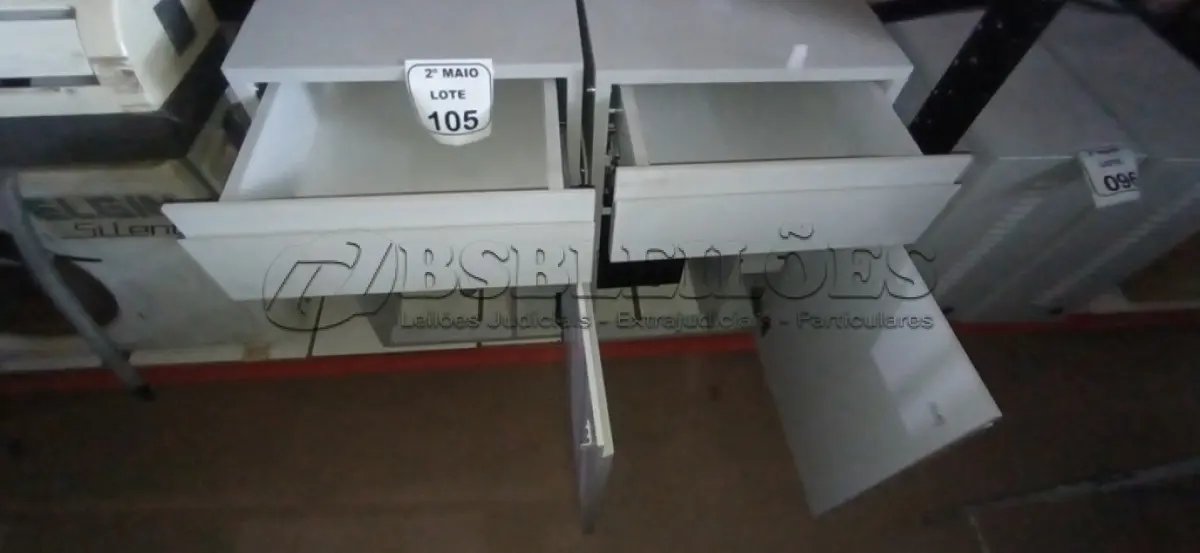 LOTE 105 - 02 ARMÁRIOS PARA CPU COM 01 PORTA E 01 GAVETA. (NO ESTADO) ATENÇÃO! FAZER A VISITAÇÃO ANTES DE ARREMATAR, NÃO SABEMOS SE FUNCIONA, LEILÃO NÃO TEM GARANTIA E NEM DEVOLUÇÃO, SUJEITO A POSSÍVEIS AVARIAS VISÍVEIS/OCULTAS E/OU AUSÊNCIA DE COMPONENTES.