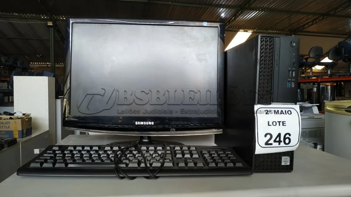 LOTE 246 - 01 CPU MARCA DELL, 01 MONITOR MARCA SAMSUNG E 01 TECLADO MARCA POSITIVO. (NO ESTADO) ATENÇÃO! FAZER A VISITAÇÃO ANTES DE ARREMATAR, NÃO SABEMOS SE FUNCIONA, LEILÃO NÃO TEM GARANTIA E NEM DEVOLUÇÃO, SUJEITO A POSSÍVEIS AVARIAS VISÍVEIS/OCULTAS E/OU AUSÊNCIA DE COMPONENTES.