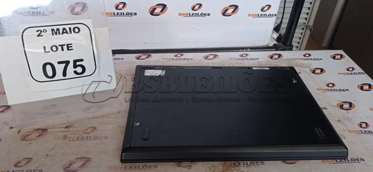 LOTE 075 - 01 NOTEBOOK SERIE THINKPAD MARCA LENOVO SEM FONTE. (NO ESTADO) ATENÇÃO! FAZER A VISITAÇÃO ANTES DE ARREMATAR, NÃO SABEMOS SE FUNCIONA, LEILÃO NÃO TEM GARANTIA E NEM DEVOLUÇÃO, SUJEITO A POSSÍVEIS AVARIAS VISÍVEIS/OCULTAS E/OU AUSÊNCIA DE COMPONENTES.