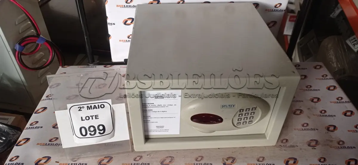 LOTE 099 - 01 COFRE DIGITAL. (NO ESTADO) ATENÇÃO! FAZER A VISITAÇÃO ANTES DE ARREMATAR, NÃO SABEMOS SE FUNCIONA, LEILÃO NÃO TEM GARANTIA E NEM DEVOLUÇÃO, SUJEITO A POSSÍVEIS AVARIAS VISÍVEIS/OCULTAS E/OU AUSÊNCIA DE COMPONENTES.