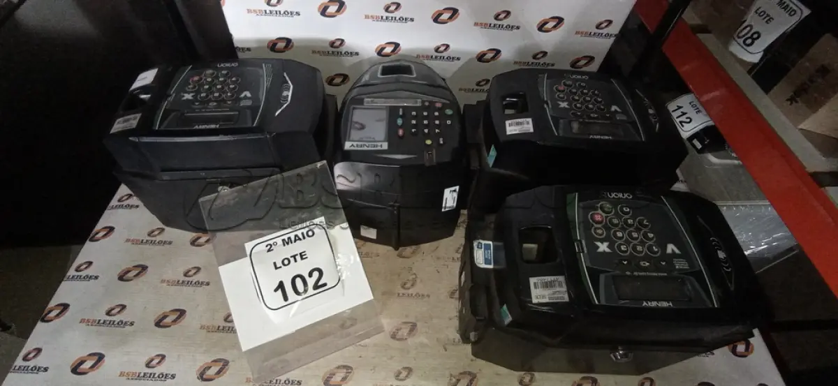 LOTE 102 - 04 RELÓGIOS DE PONTO. (NO ESTADO) ATENÇÃO! FAZER A VISITAÇÃO ANTES DE ARREMATAR, NÃO SABEMOS SE FUNCIONA, LEILÃO NÃO TEM GARANTIA E NEM DEVOLUÇÃO, SUJEITO A POSSÍVEIS AVARIAS VISÍVEIS/OCULTAS E/OU AUSÊNCIA DE COMPONENTES.